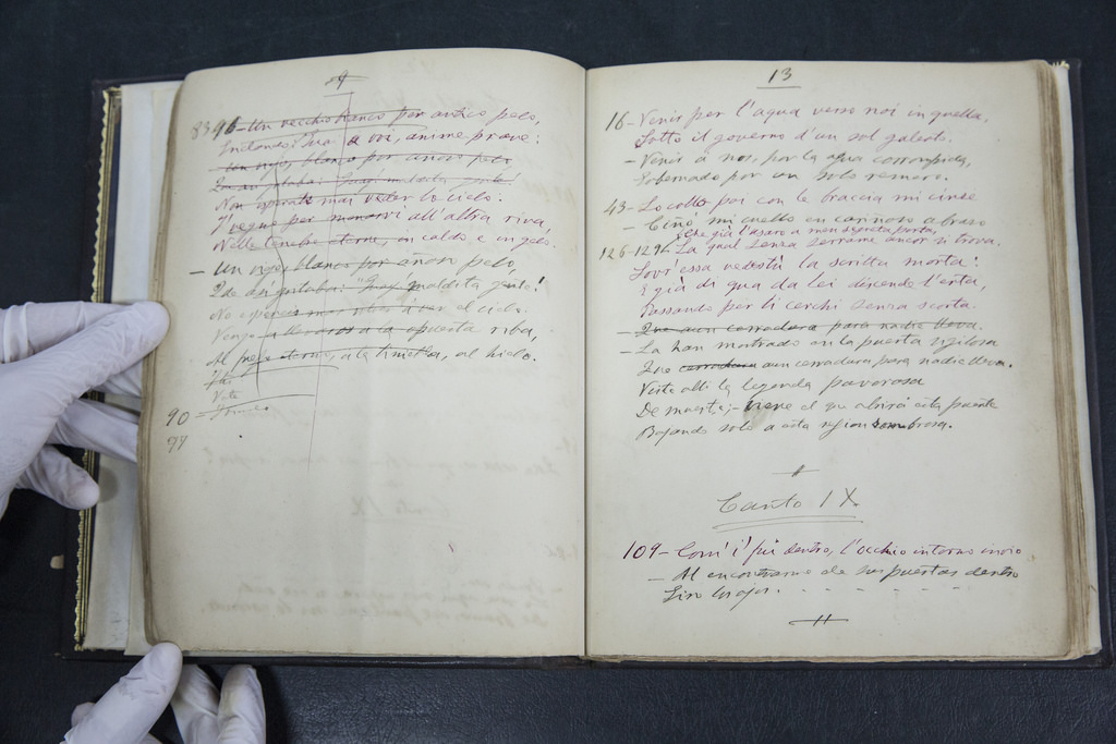 Libreta manuscrita de Bartolomé Mitre con notas y comentarios que se incorporarían como apéndice en las ediciones de la Divina Comedia.